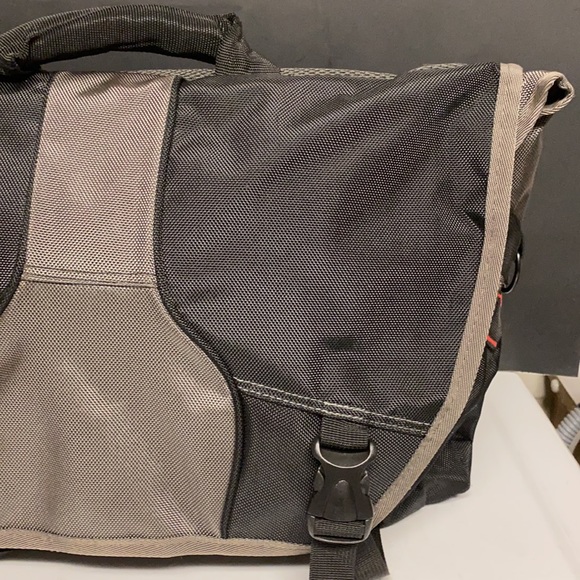 FUL Padded Nylon Crossbody Messenger Laptop Bag - Picture 4 of 15